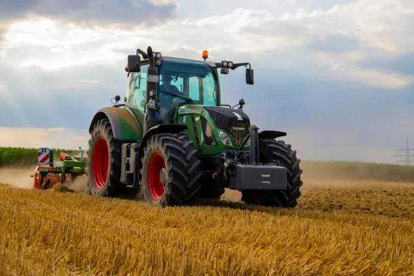 Traktor – ubezpieczenia dla rolników
